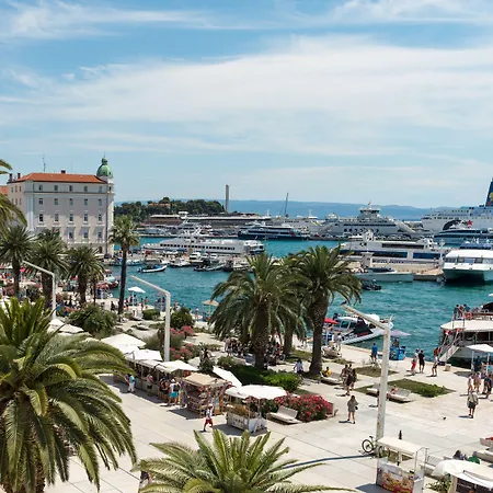 Gasthuis Palms Promenade Luxury 4*