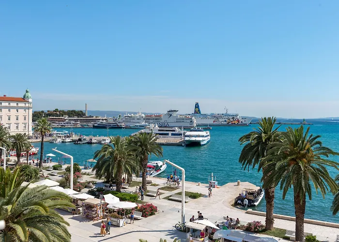 Palms Promenade Luxury Gasthuis 4*