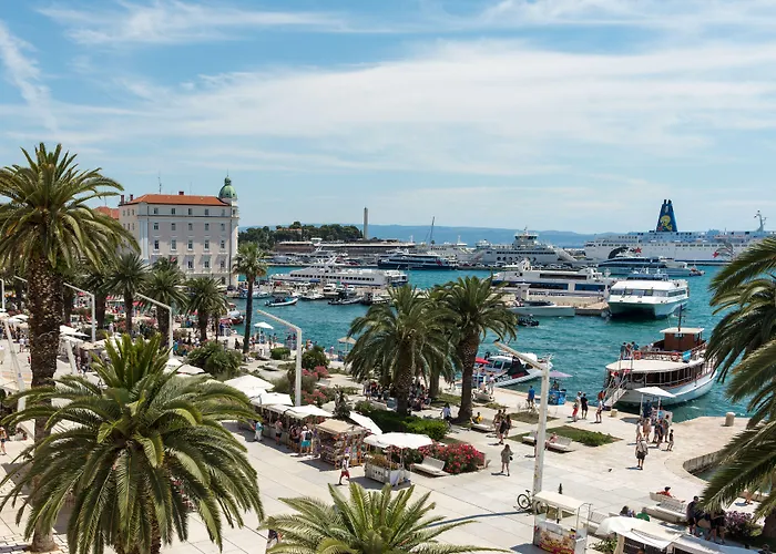 Gasthuis Palms Promenade Luxury 4*